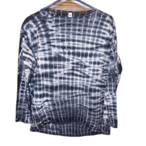 Lululemon Women's White and Navy Shirt